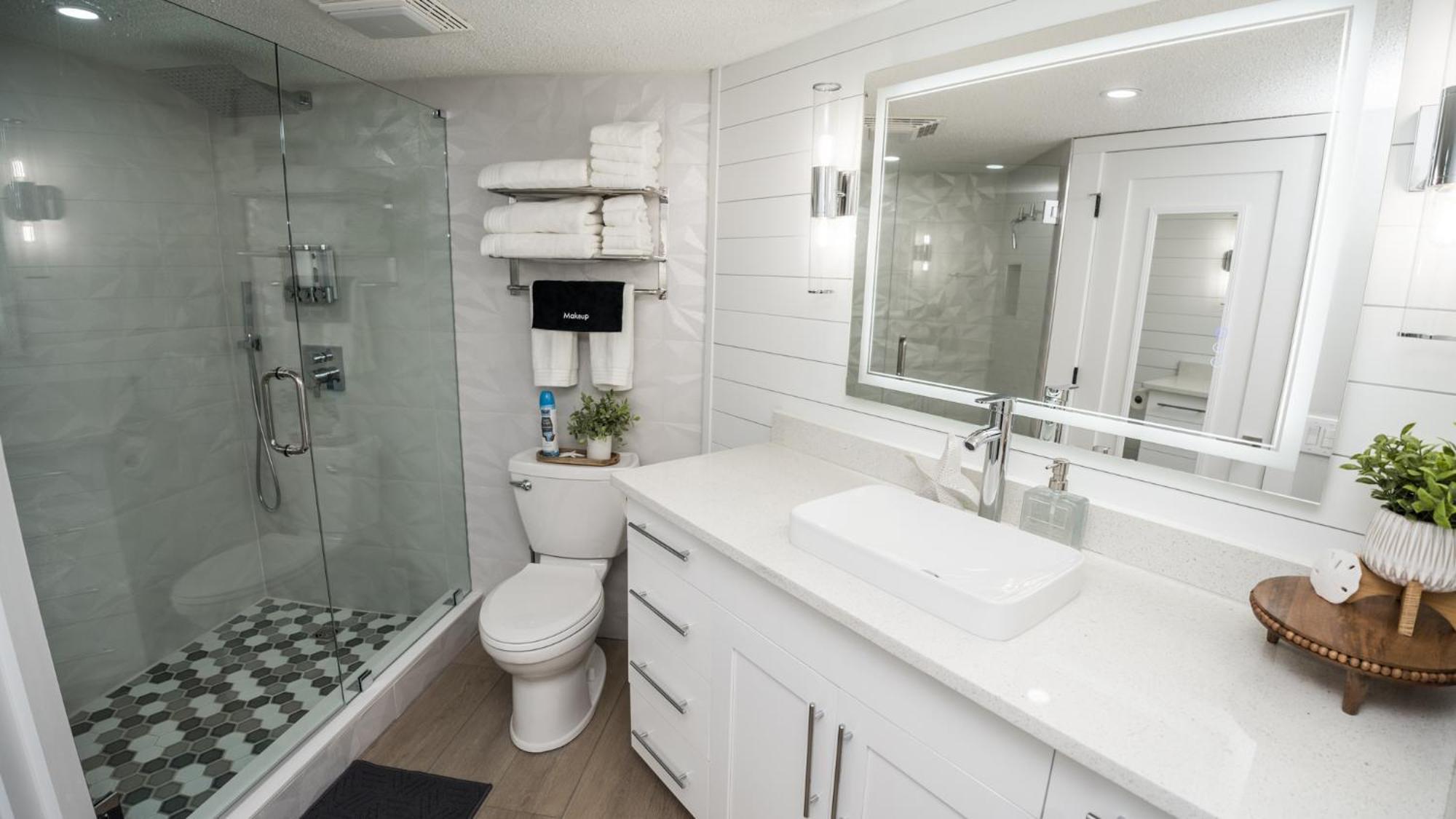 New Rental - 3Br 3Ba Corner Beachfront - 2024 Remodel - 3 Pools, Tiki Hut, Gym, Tennis Panama City Beach Buitenkant foto