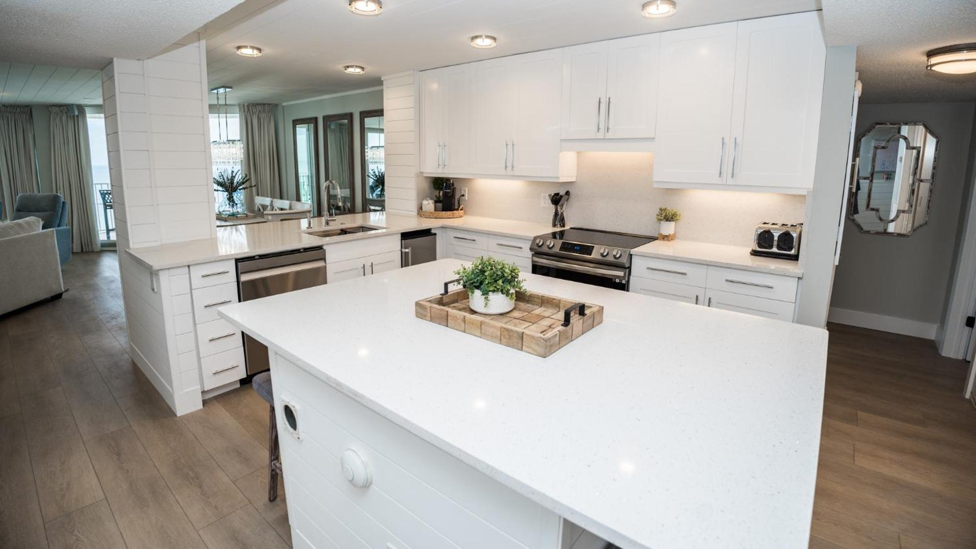 New Rental - 3Br 3Ba Corner Beachfront - 2024 Remodel - 3 Pools, Tiki Hut, Gym, Tennis Panama City Beach Buitenkant foto