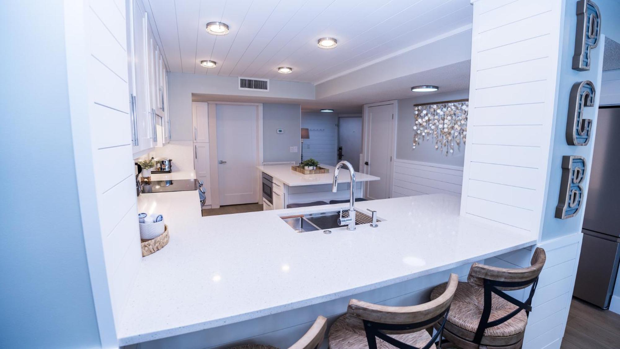 New Rental - 3Br 3Ba Corner Beachfront - 2024 Remodel - 3 Pools, Tiki Hut, Gym, Tennis Panama City Beach Buitenkant foto