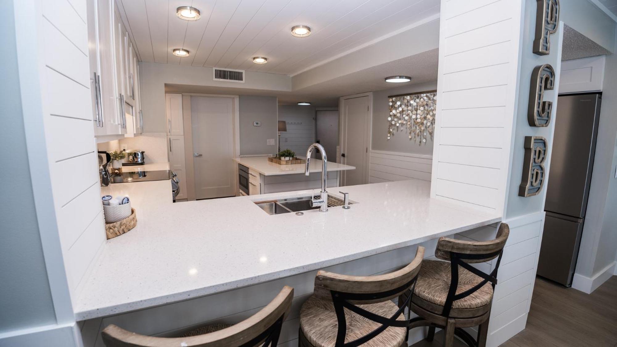 New Rental - 3Br 3Ba Corner Beachfront - 2024 Remodel - 3 Pools, Tiki Hut, Gym, Tennis Panama City Beach Buitenkant foto