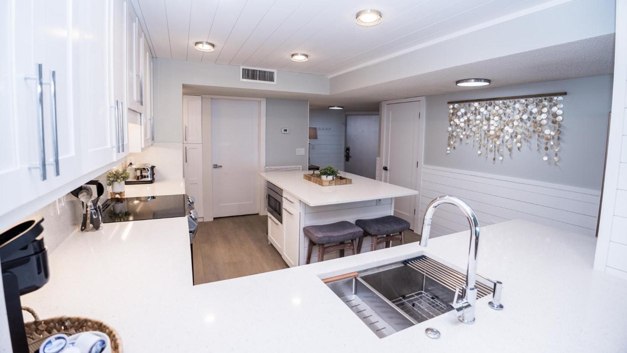 New Rental - 3Br 3Ba Corner Beachfront - 2024 Remodel - 3 Pools, Tiki Hut, Gym, Tennis Panama City Beach Buitenkant foto